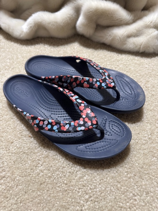 CROCS Shoes - CROCS Navy Flip Flops with Coral and Light Blue Dot Straps